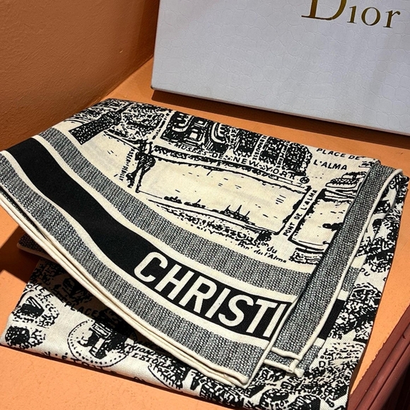 Dior double-sided same color velvet square scarf - Picture 5 of 8